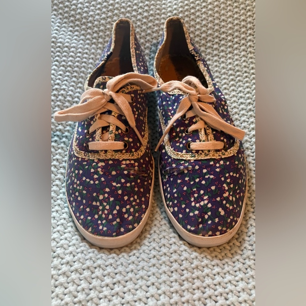 Keds. Cushioned Insole. Shock-Proof Arch Cushion. Size 8.5